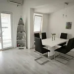 & Ana 2 Задар