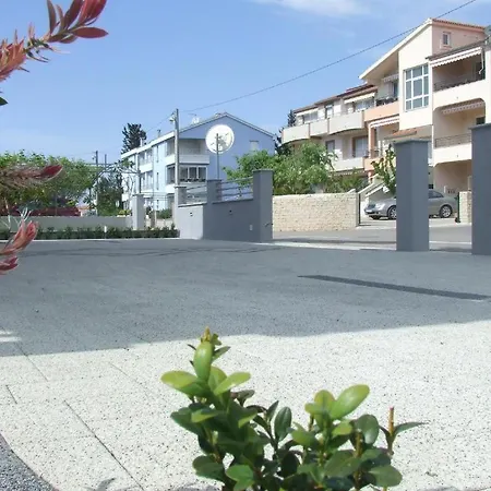 公寓 & Ana 2 扎达尔